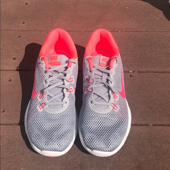 Nike Flex TR 17 Training Sneaker - Picture 1 of 8